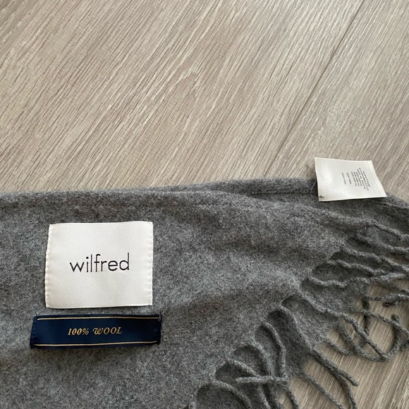 Wilfred 100% wool scarf - Picture 3 of 5